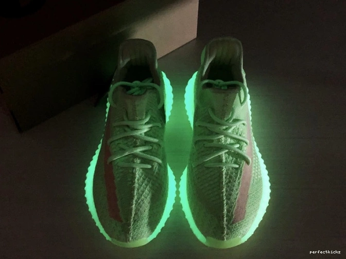 Yeezy in Adidas Dark the Boost EG5293 Glow 350 V2 0713